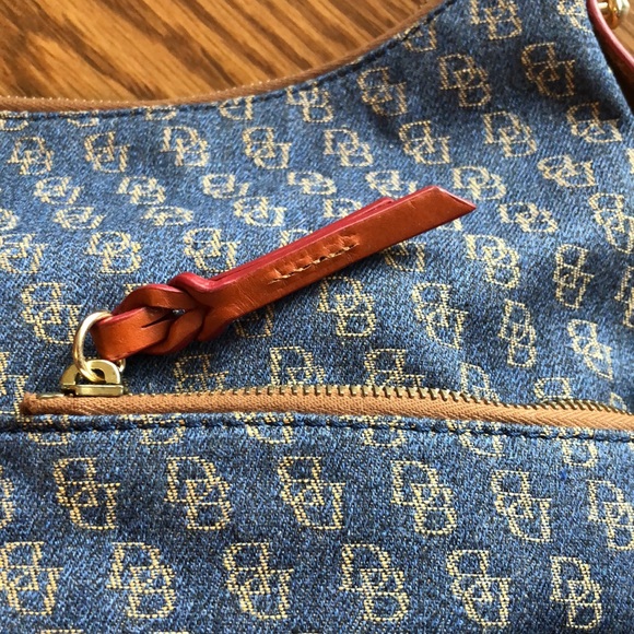 Women’s Dooney & Bourke handbag - Picture 3 of 8